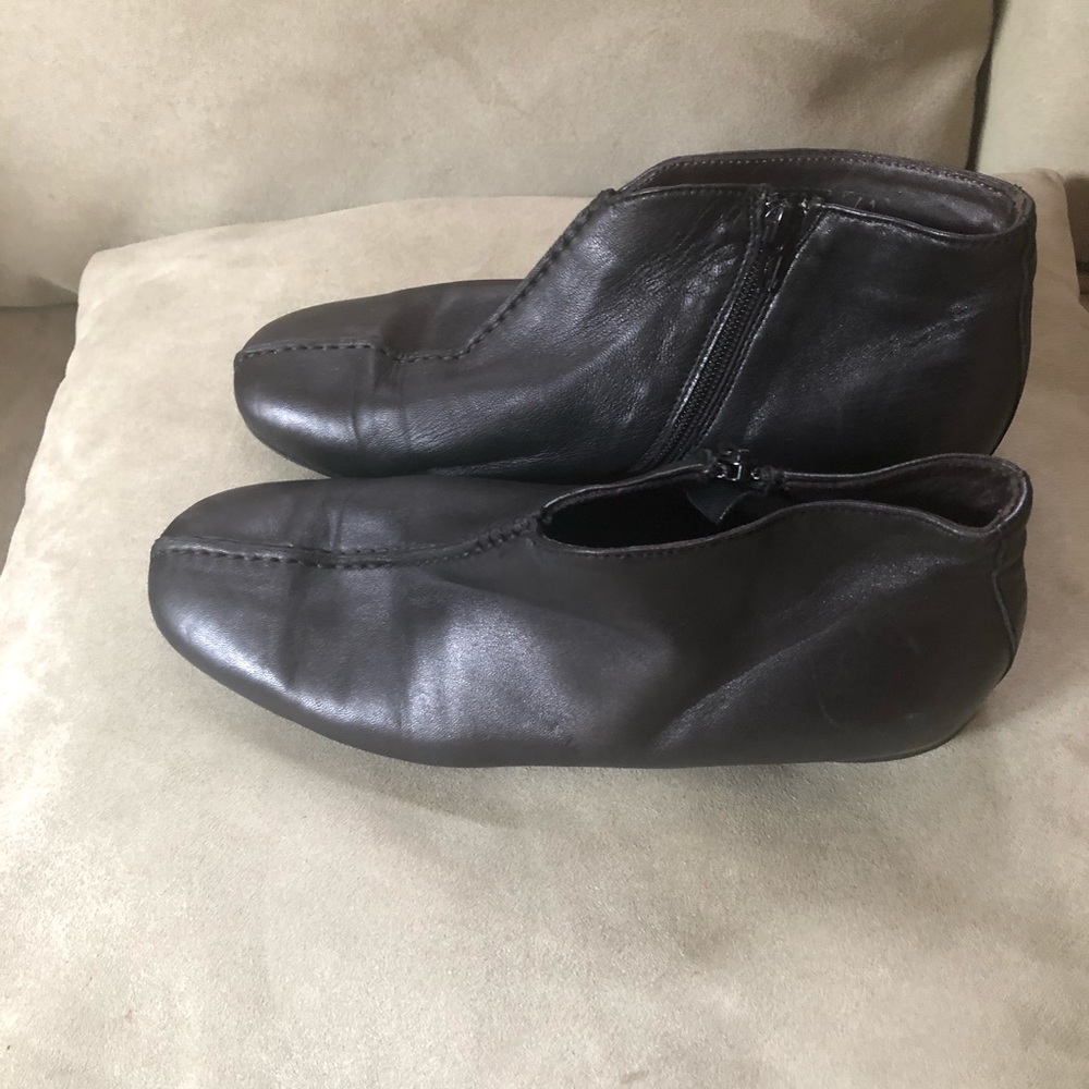 Attilio Giusti Leombruni Black Ankle Booties - Picture 3 of 8